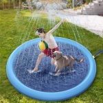 Tapis de Jeu Antidérapant avec Jet d’Eau pour Enfants et Chiens – Piscine d’Été Extérieure – Jouet d’Eau Amusant pour Jardin – Fontaine de Jeux