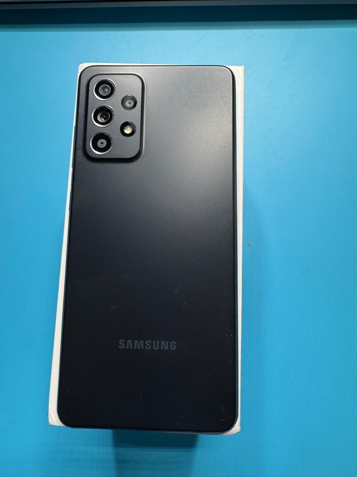 Samsung Galaxy A52s 5G 128 Go – Noir – Dual SIM – Très bon état –Boîte d’origine